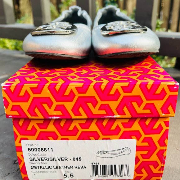 Tory Burch Reva Leather Flats in Metallic Silver w/ Double T Logo, Like New - Picture 6 of 11